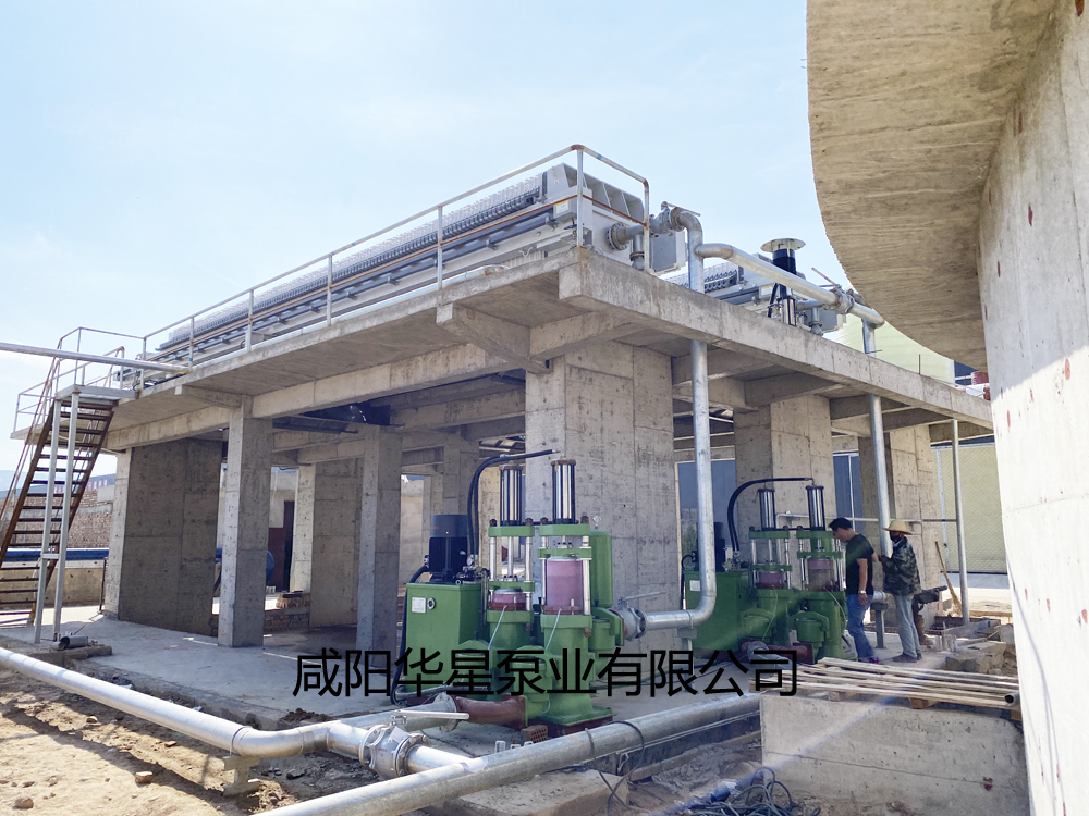 柱塞泥漿泵用于壓濾機(jī)進(jìn)料現(xiàn)場(chǎng)